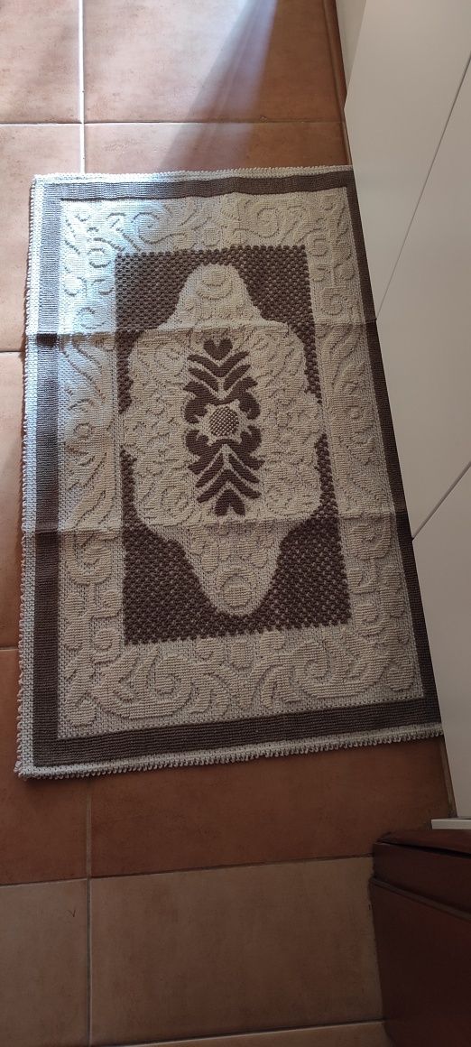 Килимчета, нови.
