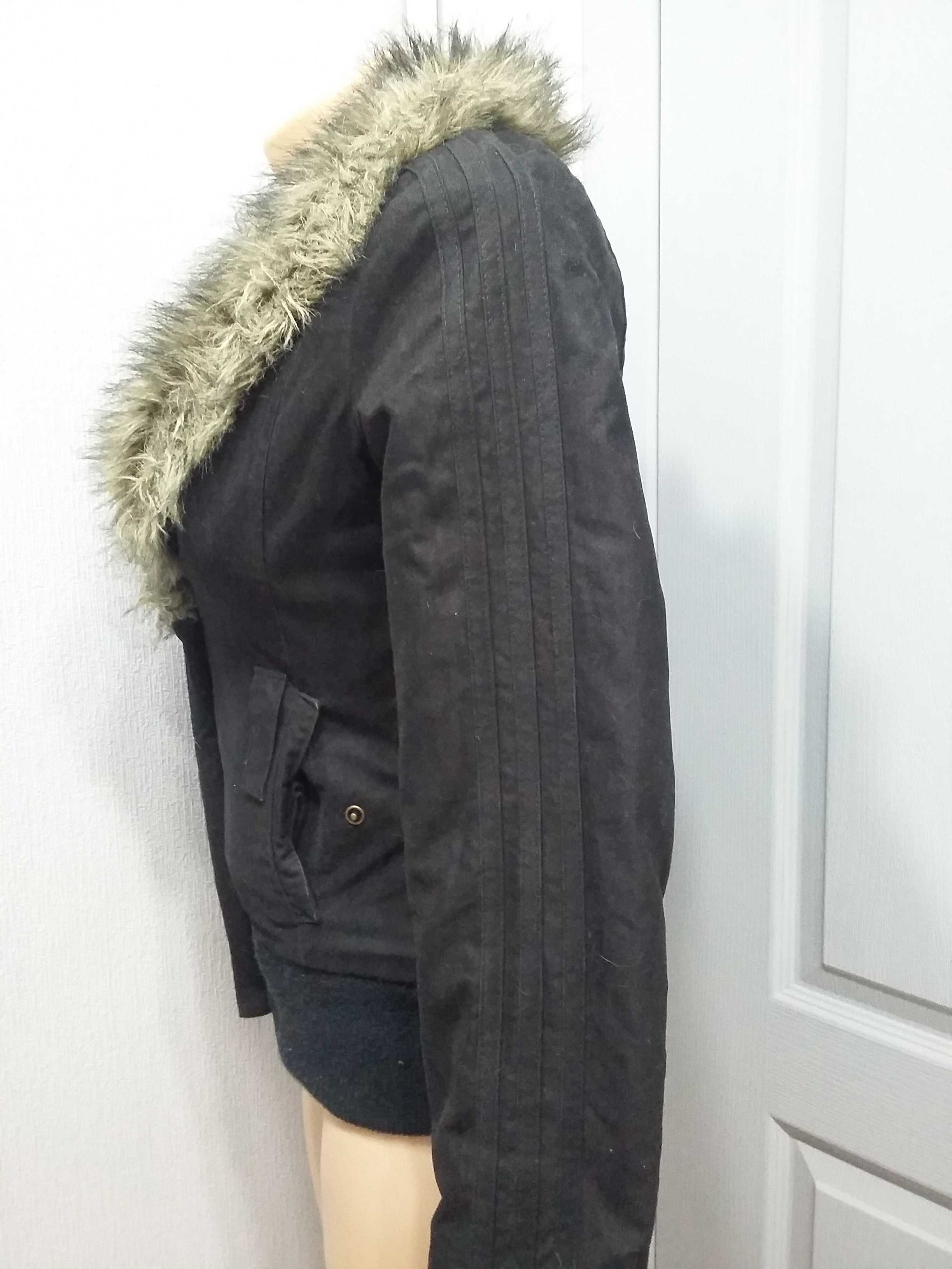 Куртка подростковая женская  ADIDAS с 
 меховым воротником и рукавами.