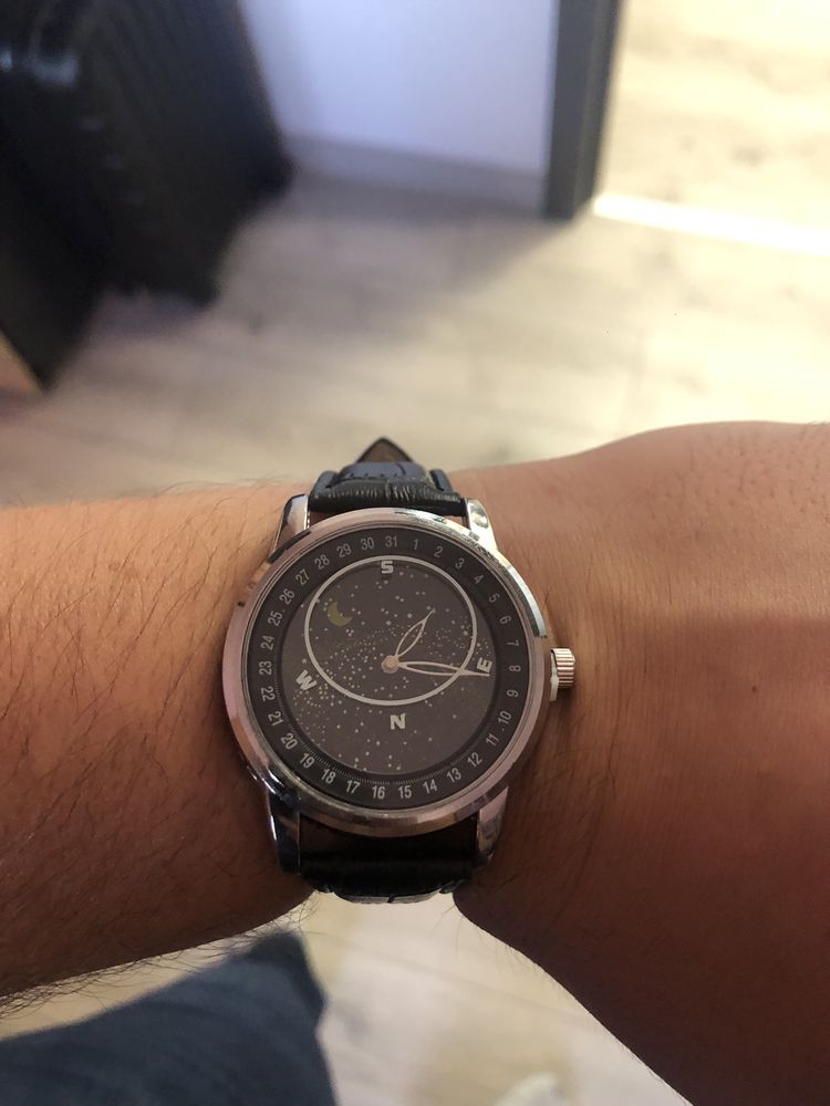 Часовник moonphase