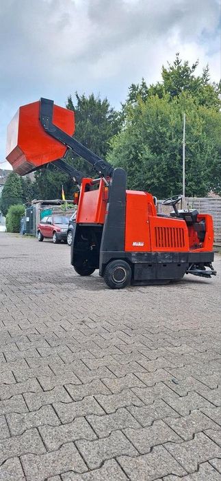 Automaturatoare Hako matura Hako diesel aspirator stradal
Stare foarte