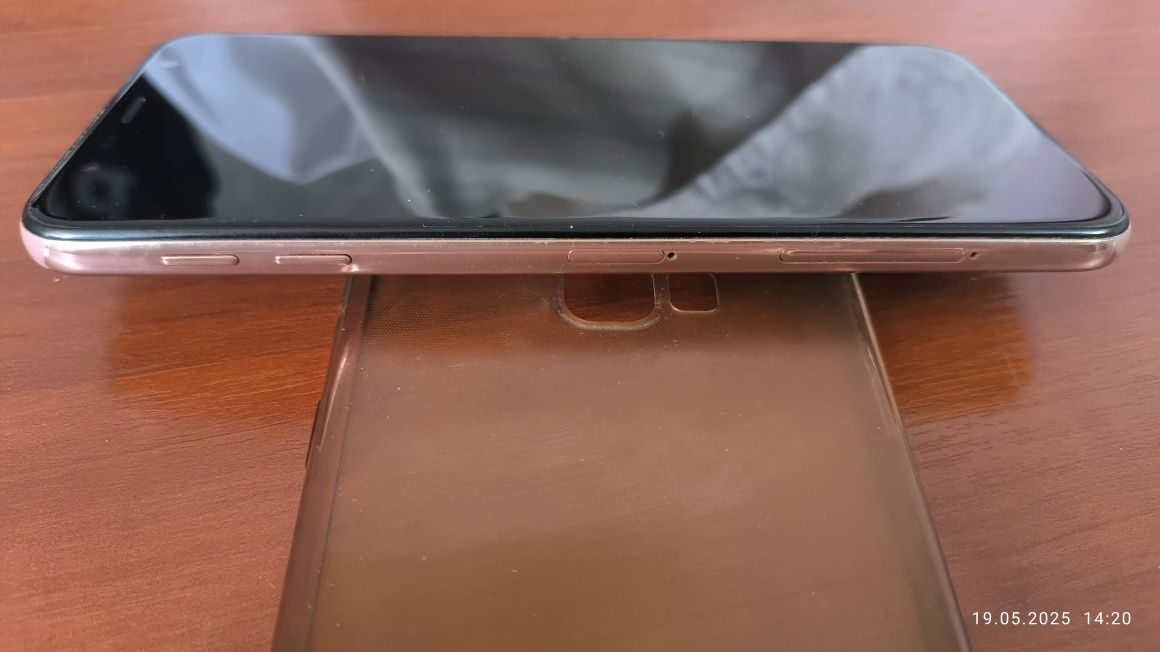Продаю Samsung Galaxy J4+