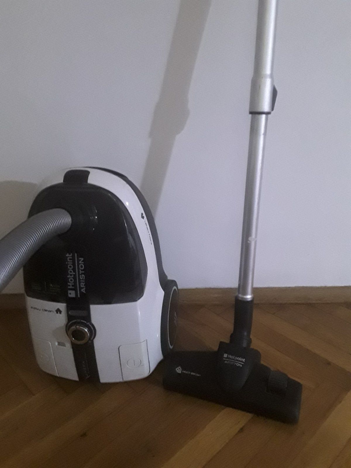 Прахосмукачка HOTPOINT