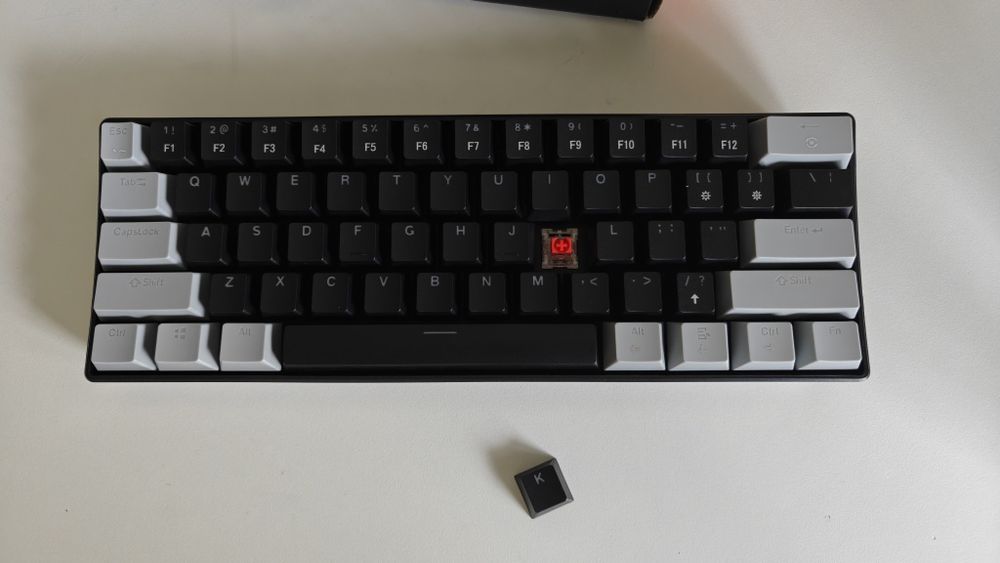 Tastatura Mecanica 61 Taste - Switchuri Rosii