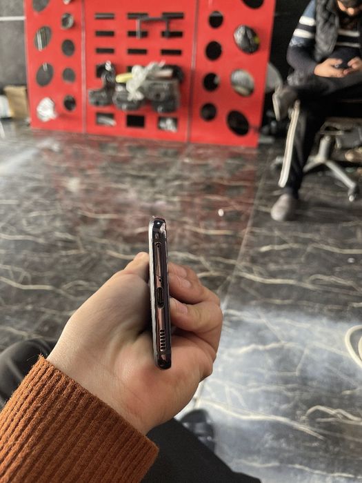 S21 5G sotiladi 8/256