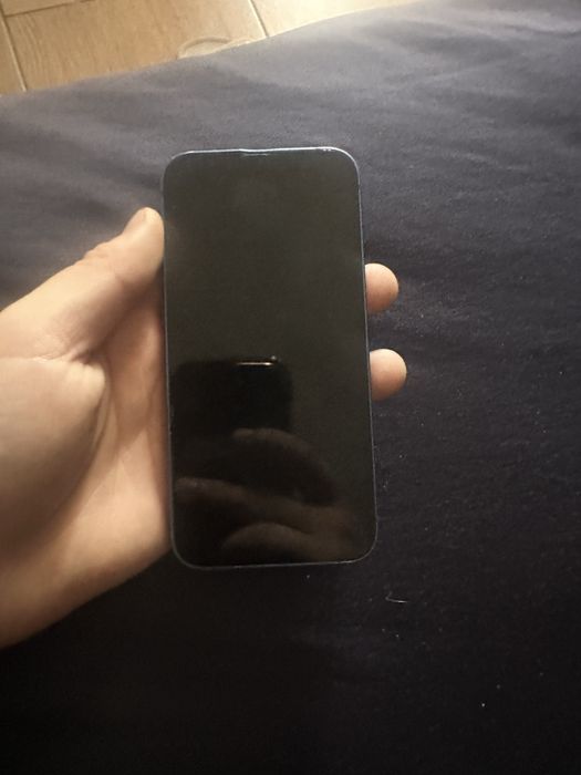 Vand iphone 13 mini 256g sanatate la baterie 81 ține mult bateria