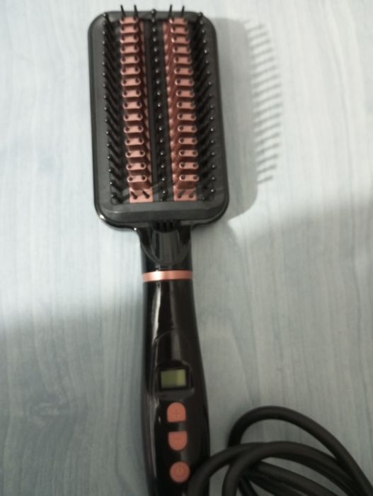 Perie electrică, ceramică pentru îndreptat părul. 4.99 lei transportul