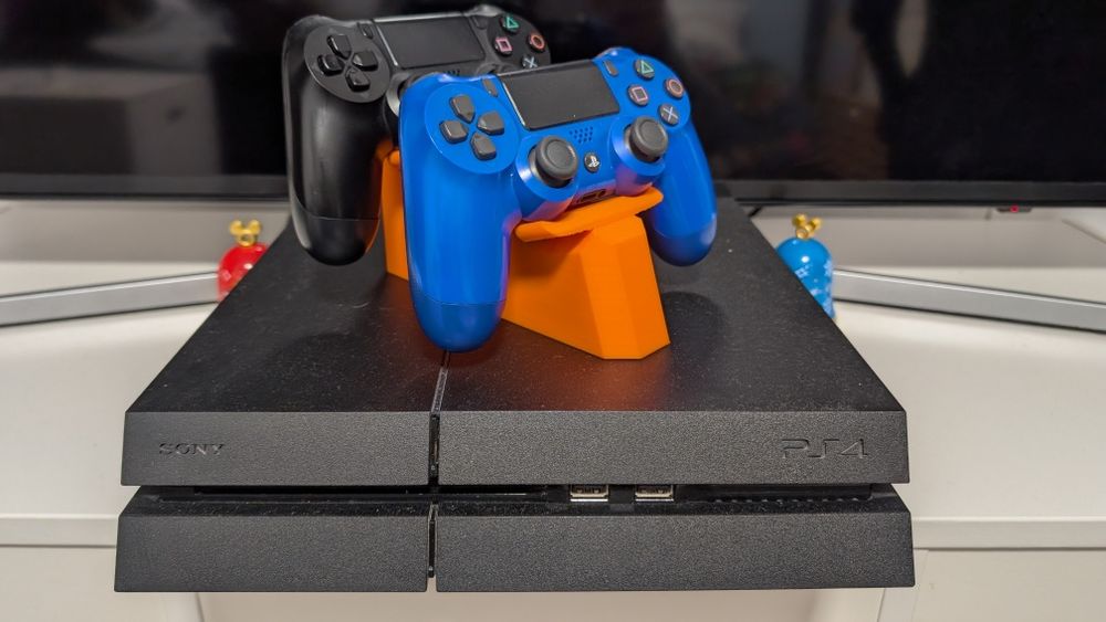 PlayStation 4 (PS4) Fat 1TB + 2 controllere – stare bună