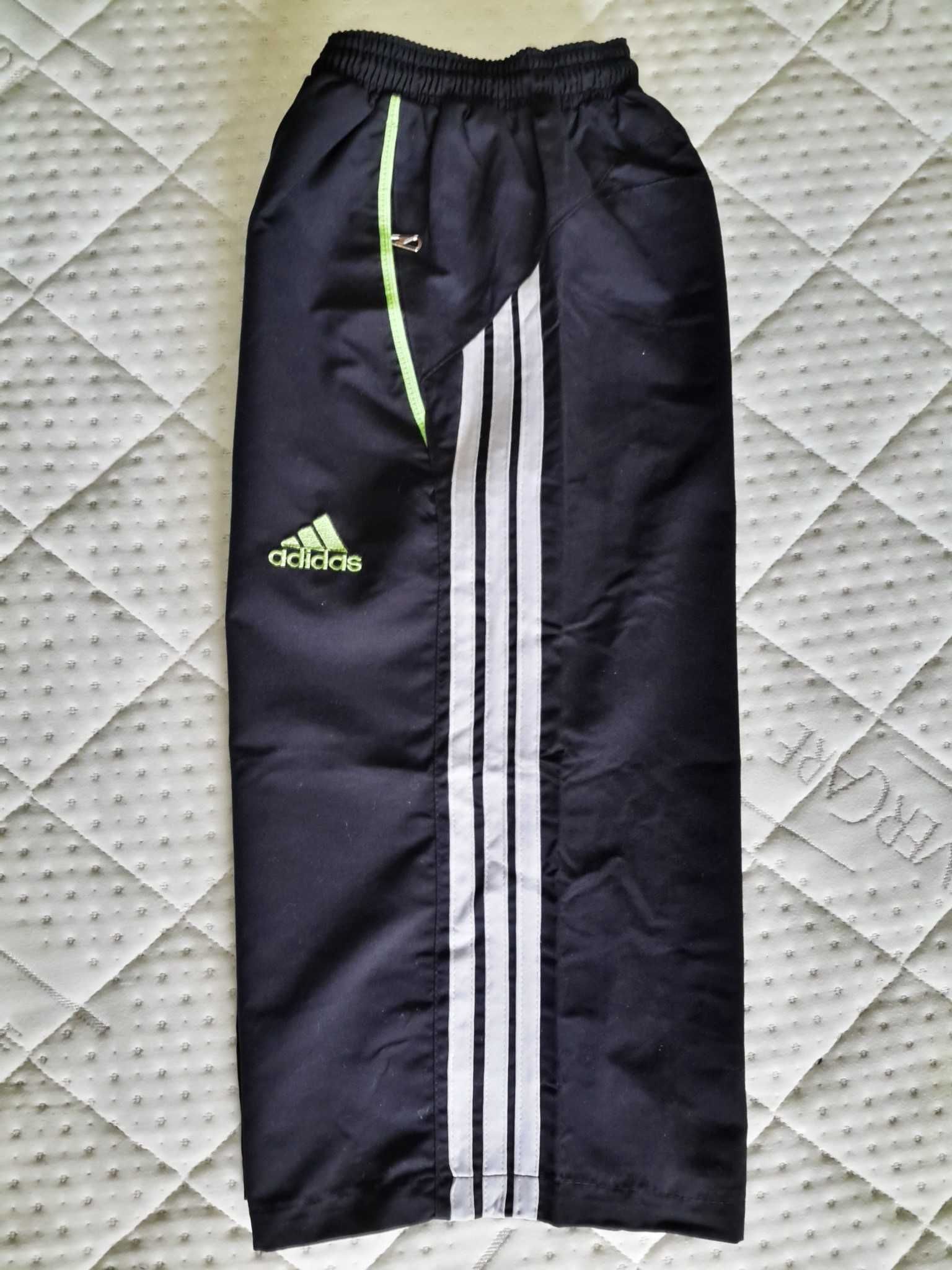 Къси панталонки Adidas        .