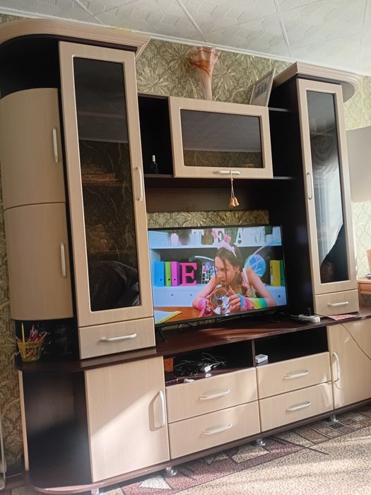 Продам горку в гостиную