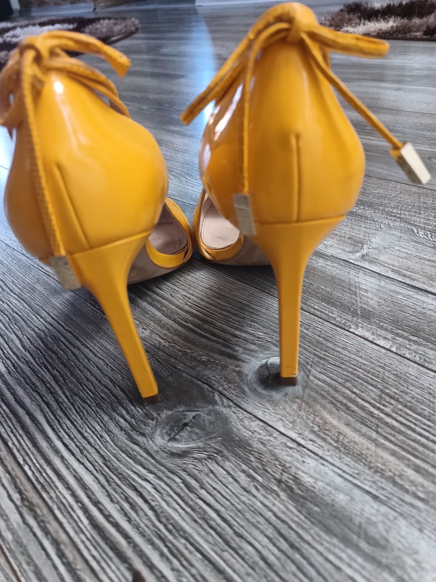 Pantofi stiletto galben Zara 39