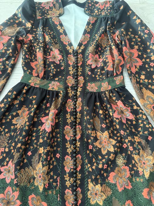 Неверотна рокля.Много запазена