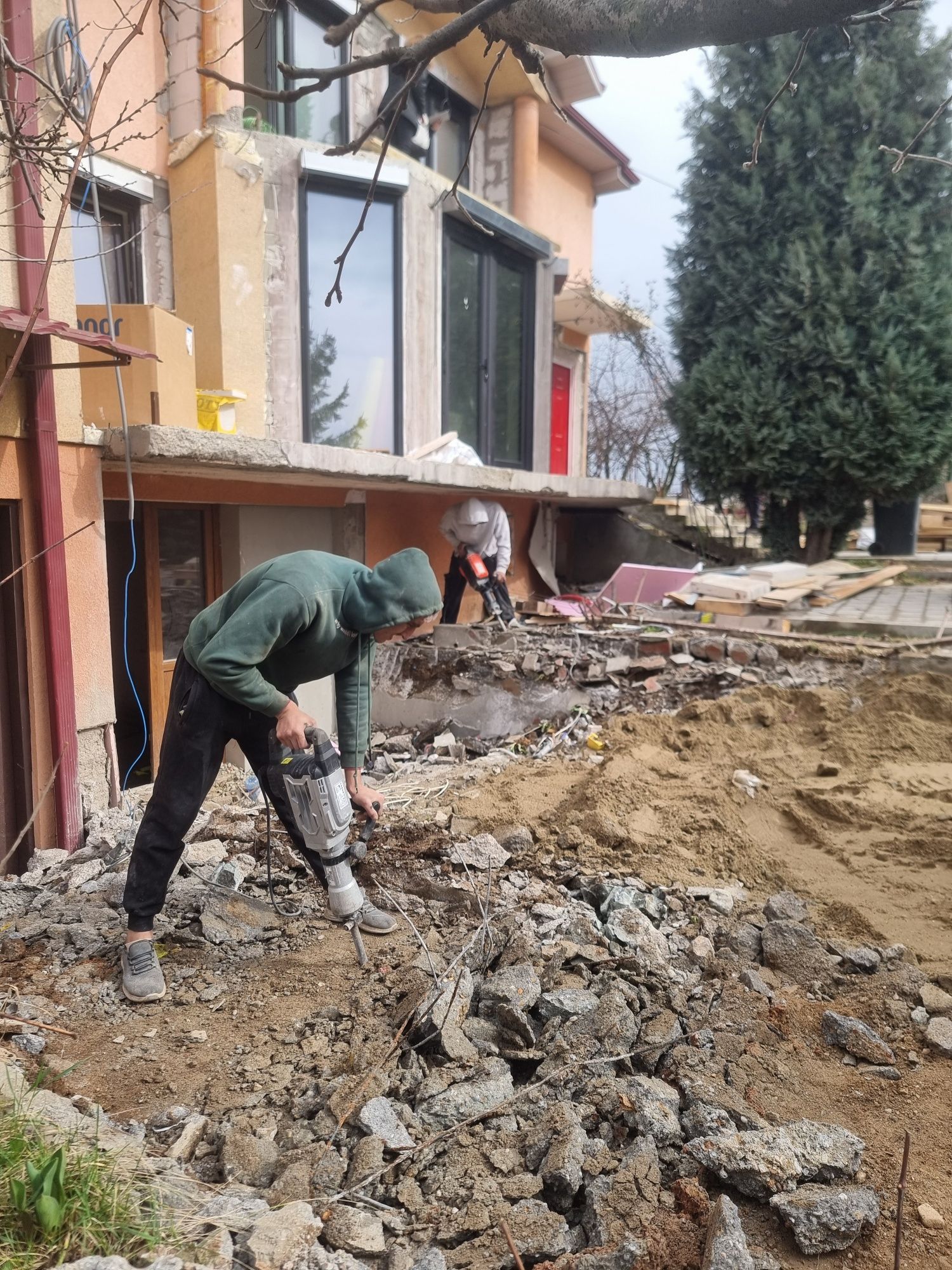 Firma de demolari case,anexe , spart sape, tăieri de ziduri, săpături