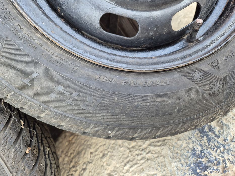 Гуми с джанти 175/70/14 - 2бр. зимни