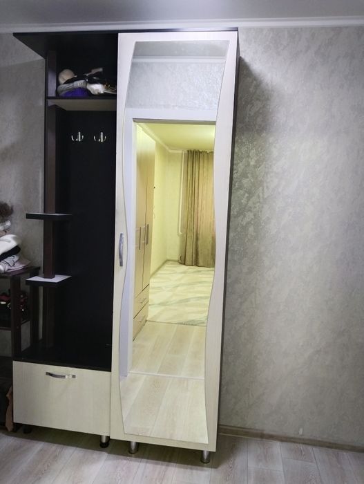 Продам прихожая с зеркалом