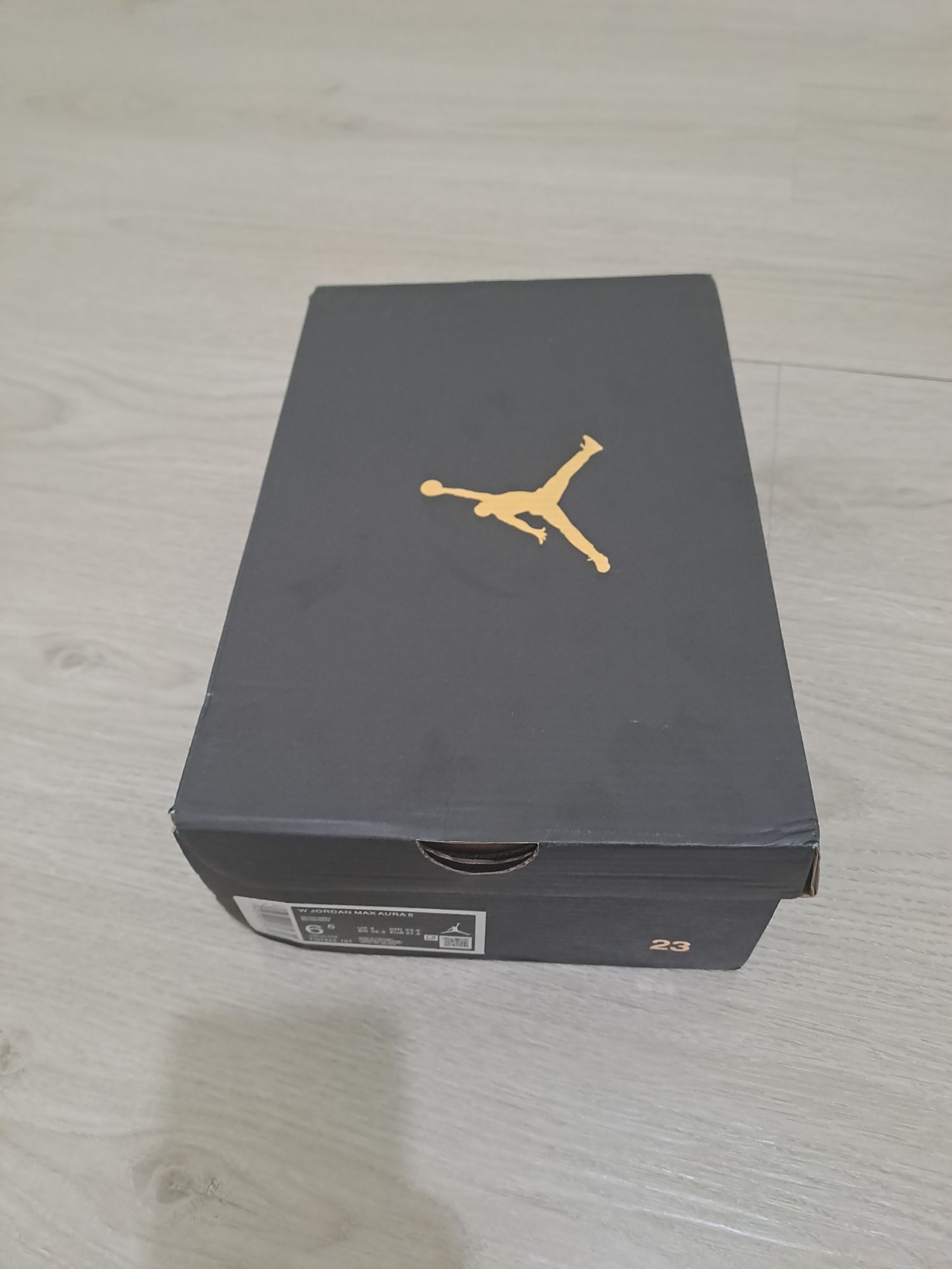 Кроссовки jordan max aura 6