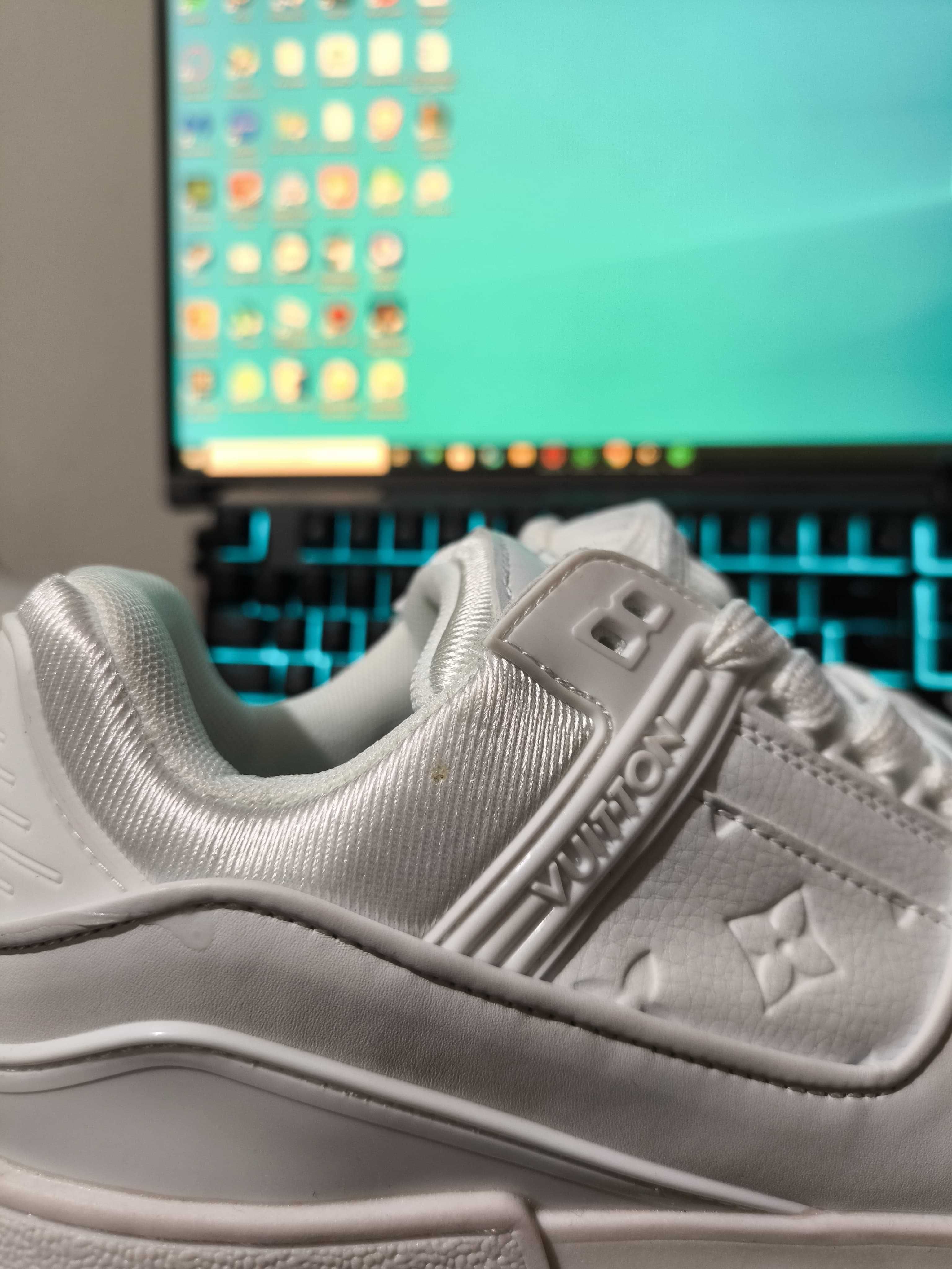 Louis Vuitton LV White Trainers 43