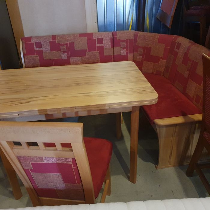 Colțar bucătărie +masă extensibila +scaune