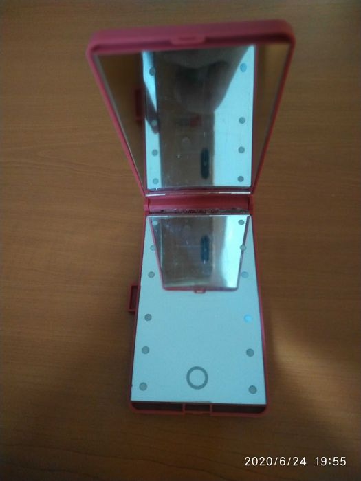 Oglinda cosmetica cu Leduri