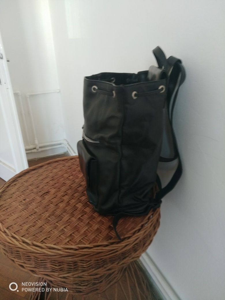 Vând rucsac piele