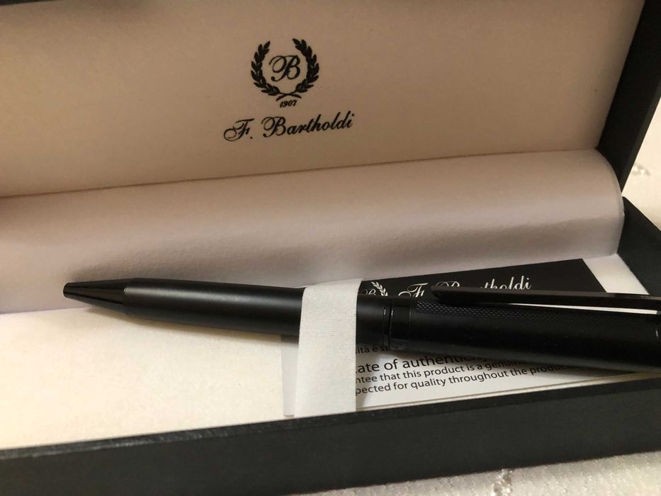 Бизнес аксесоари F. Bartholdi – бележник и химикалки в подаръчни кутии