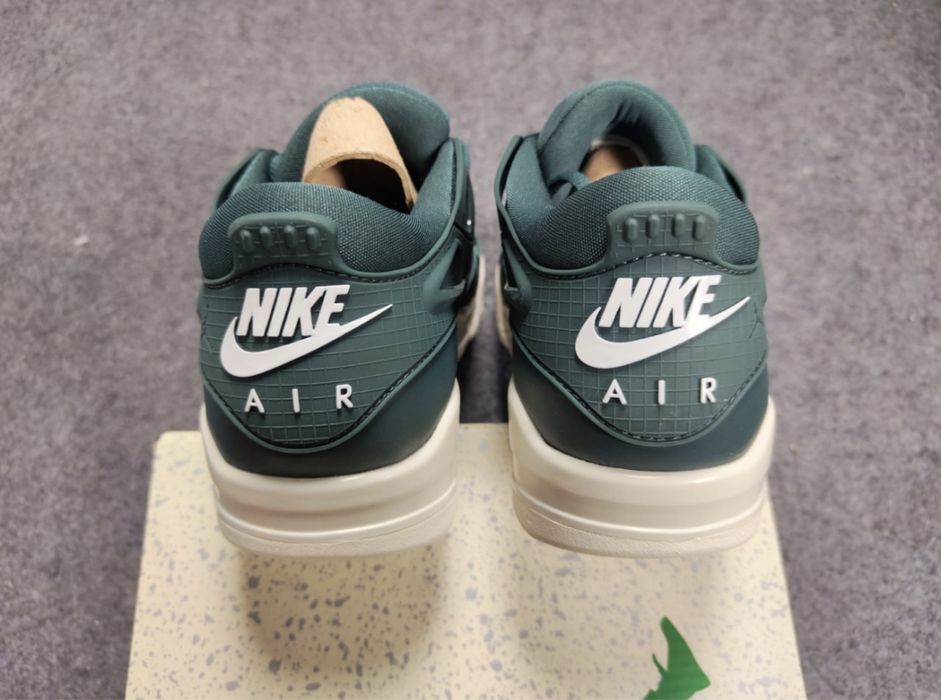 Чисто нови Обувки на Nike Jordan