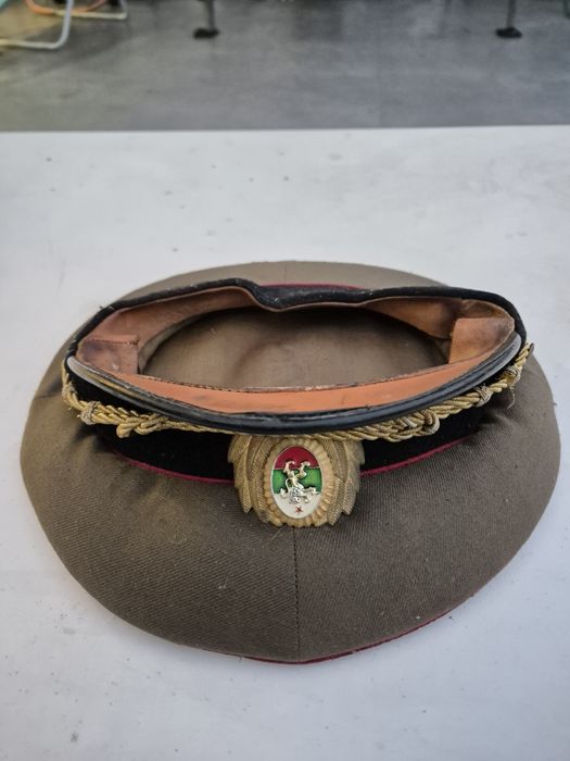 Милиционерска фуражка + соц колани за кобур + шуба