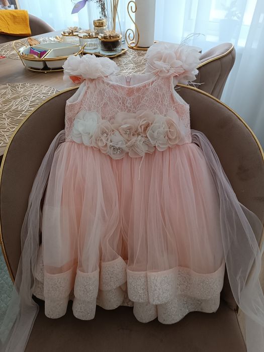 Нарядное платье на 2-4годика