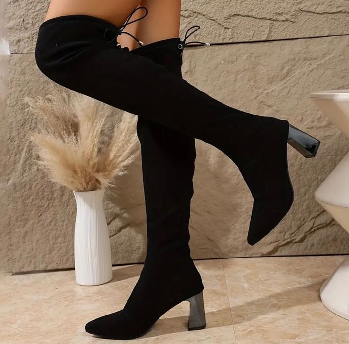 Дамски стилни ботуши с ток