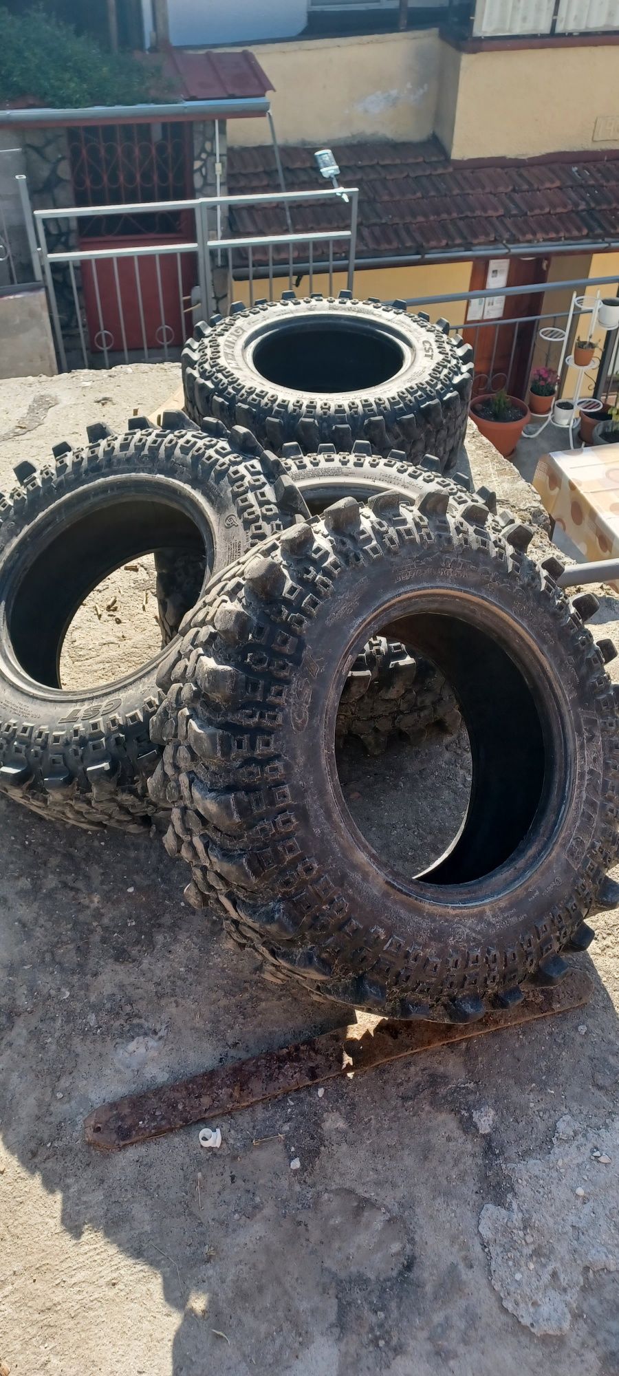 Off Road гуми в добро състояние