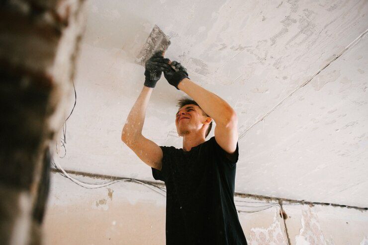 Левкас выравнивание потолков и стен штукатурка покраска шпатлевка