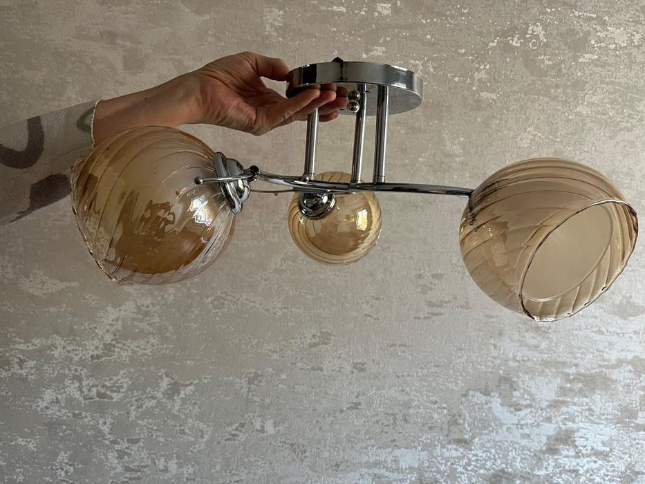 Люстра трёх рожковая