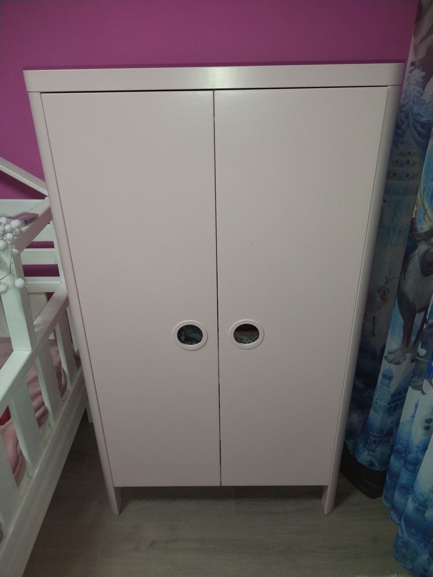 Dulap roz Ikea pentru copii