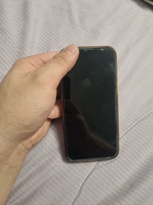 Продам iPhone 13