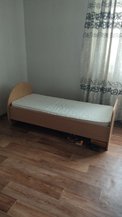 Детская кровать с матрасом