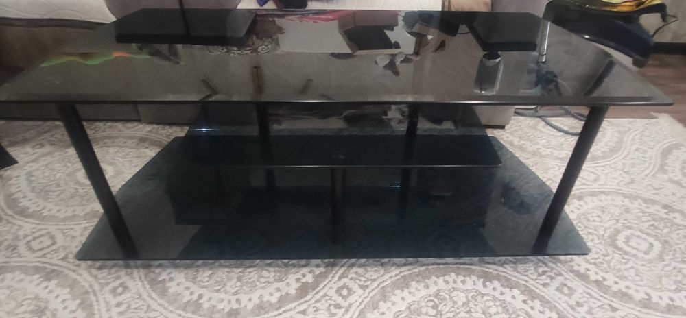 Продам тумбу под ТВ из закаленного стекла