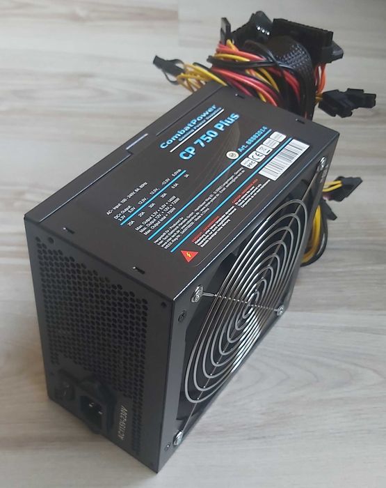 Vand sursa Inter-Tech Combat Power Plus 750W eficienta 86% noua