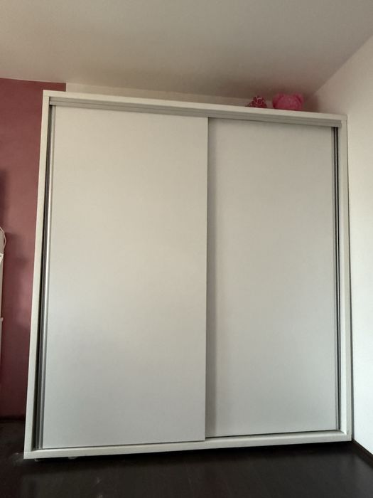 Dulap alb, in stare foarte buna