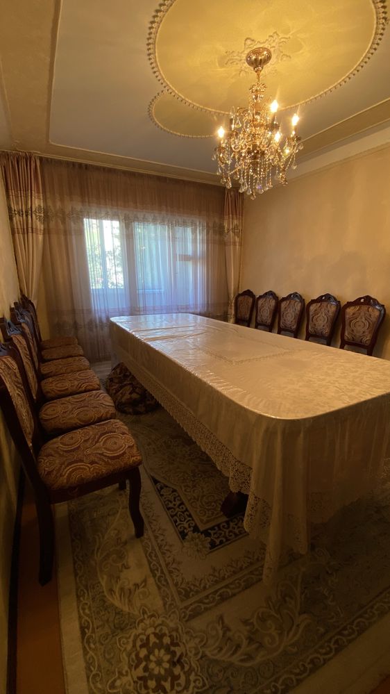 Продам стол с стульями