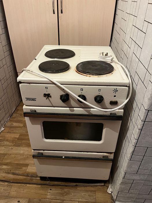 Продам электрическую плиту