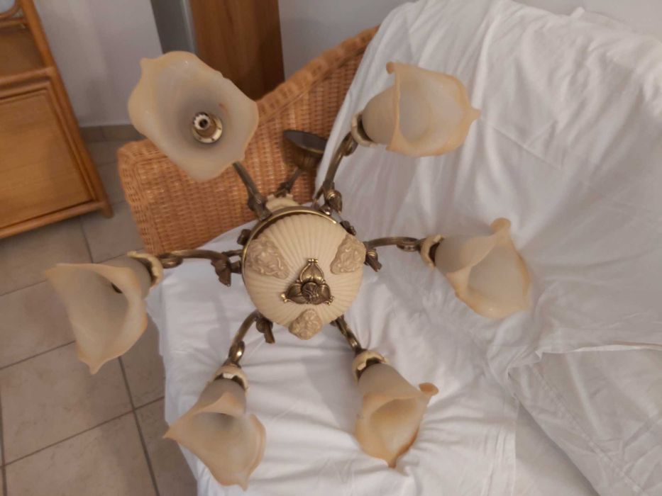 Люстра потолочная  6 - рожковая,  в отличном состоянии