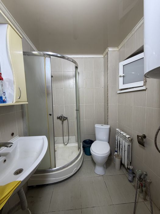 Сдается отдельно стоящее здание, с домом в 2 уровня