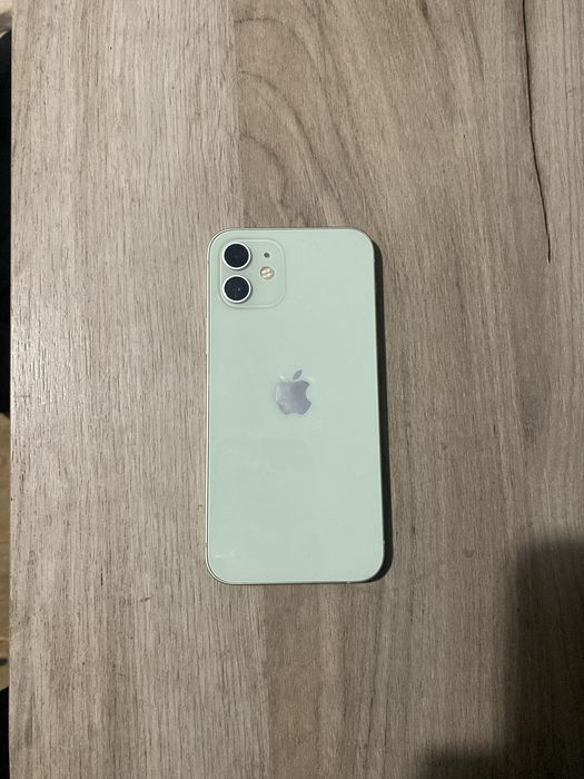 Iphone 12 + 7 кейса подарък