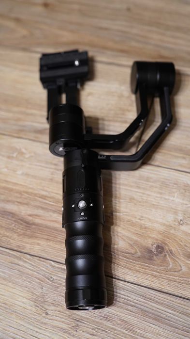 Beholder EC1 stabilizator gimbal 3 axe DSLR si Mirrorless