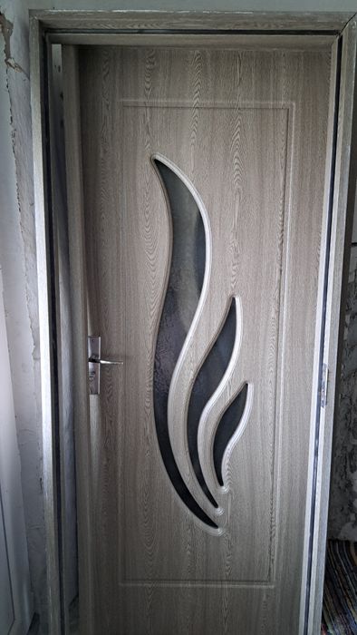 Vând uși 2 buc deschidere stanga/ dreapta