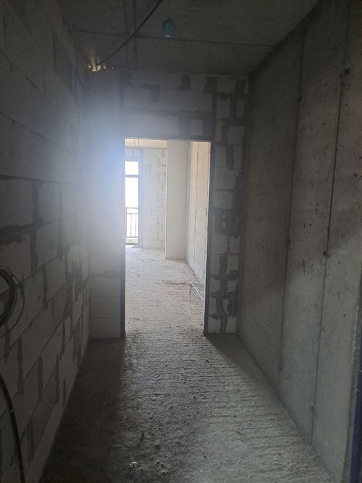 Choshtepa 1 xona 35m² kvartira sotiladi. Sergeli novostroyka 1-metro