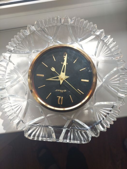 Часы настольные хрустальные