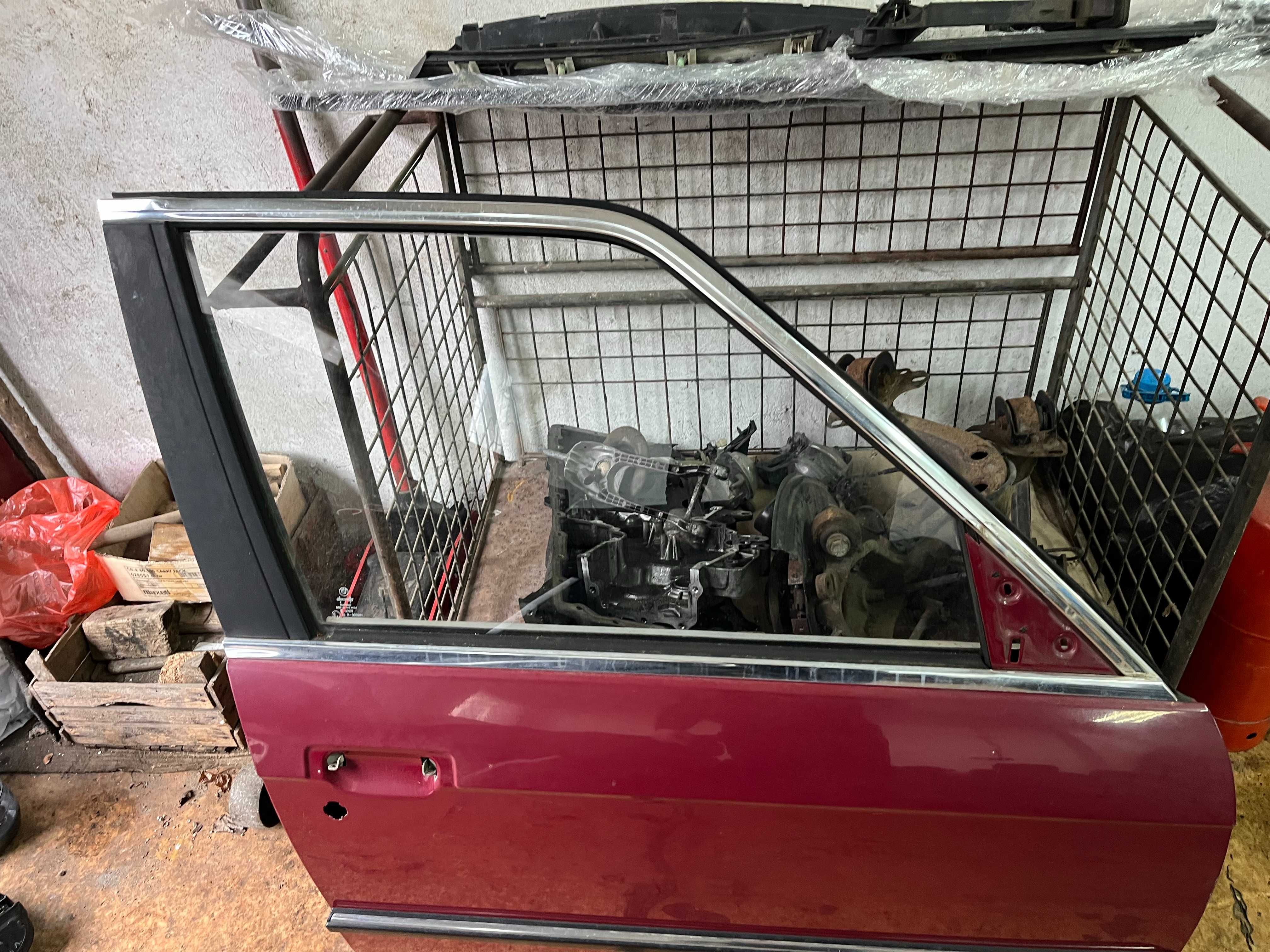 Предна дясна врата за BMW E30 Седан (двоен стоп)