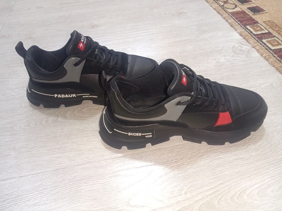 продам подростковые кроссовки размер 42 в очень хорошем состоянии.