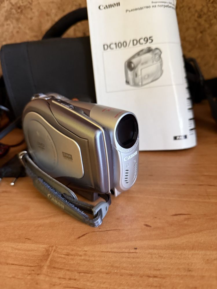 Видео камера Canon DC100