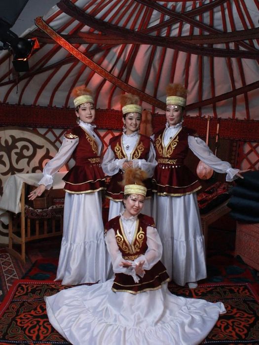 Ансамбль шоу балет танцы выступления на той